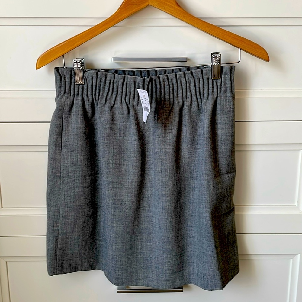 NWT flattering gray pull-on skirt with!